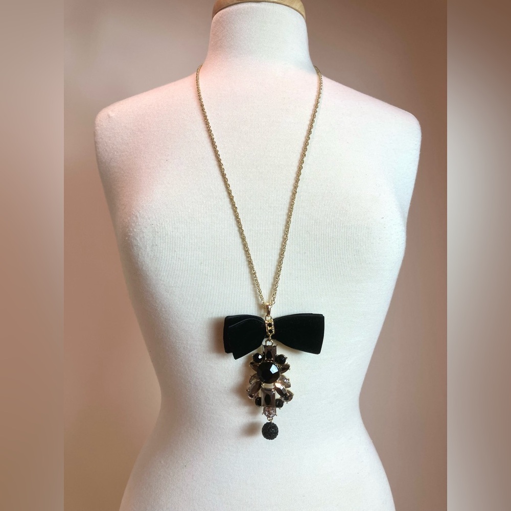 BLACK & GOLD BOW PENDANT NECKLACE